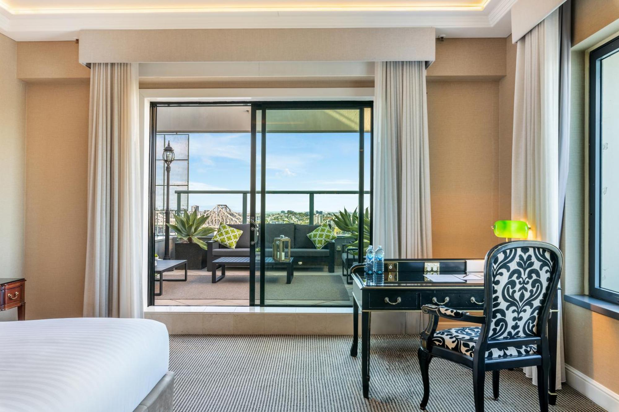 Stamford Plaza 5*